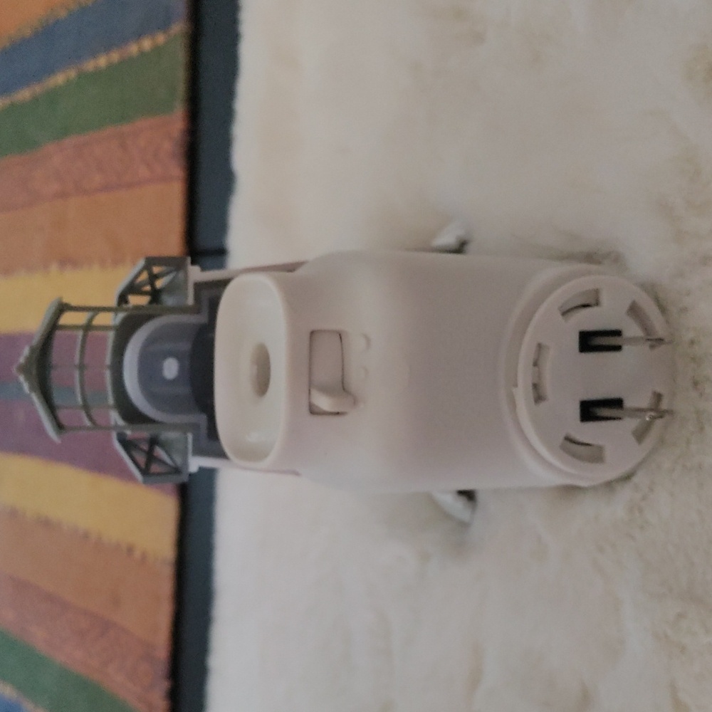 Yankee Candle Lighthouse Scentplug Holder - Picture 2 of 4